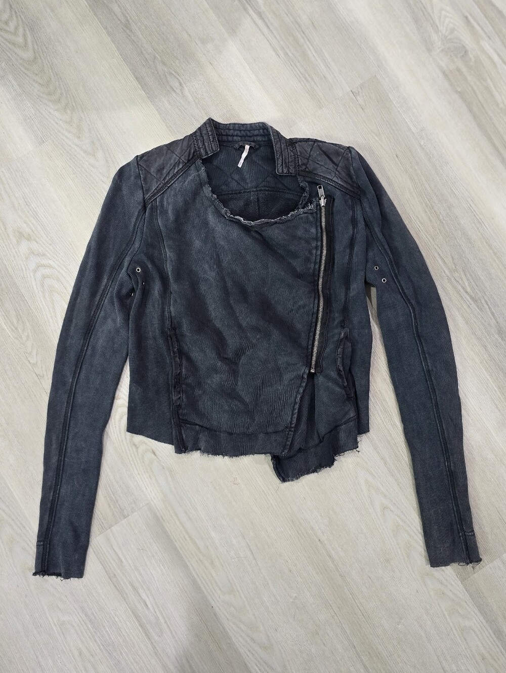 Free People Distressed Charcoal Gray Wash Cotton Shrunken Moto Jacket Size S - Picture 4 of 8